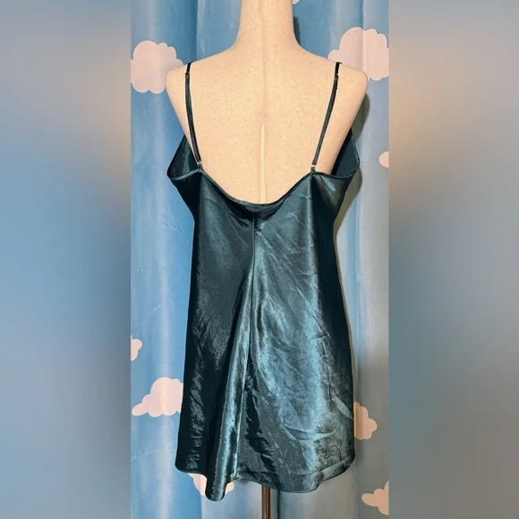 2 vintage slips. Fuschia and forest green. Lacy, embroidery on pink- L - Picture 3 of 11